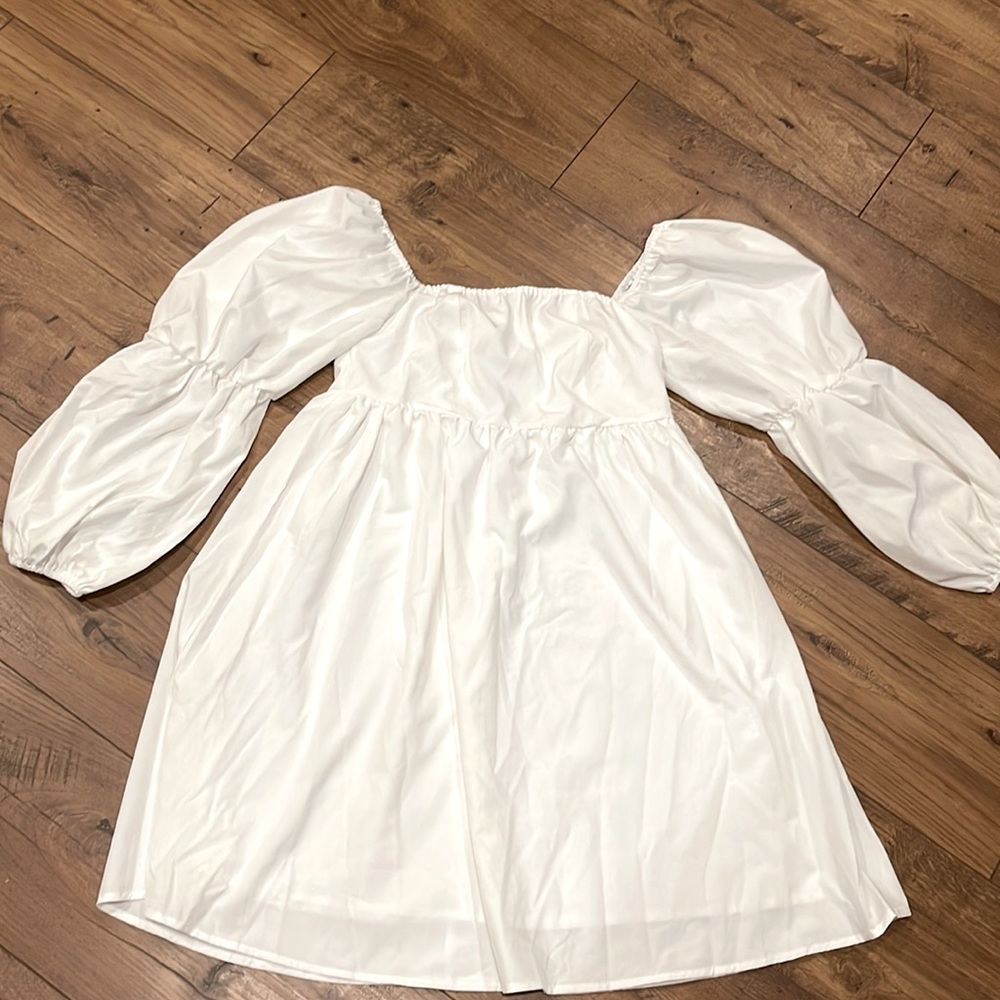 White puffy sleeve dress